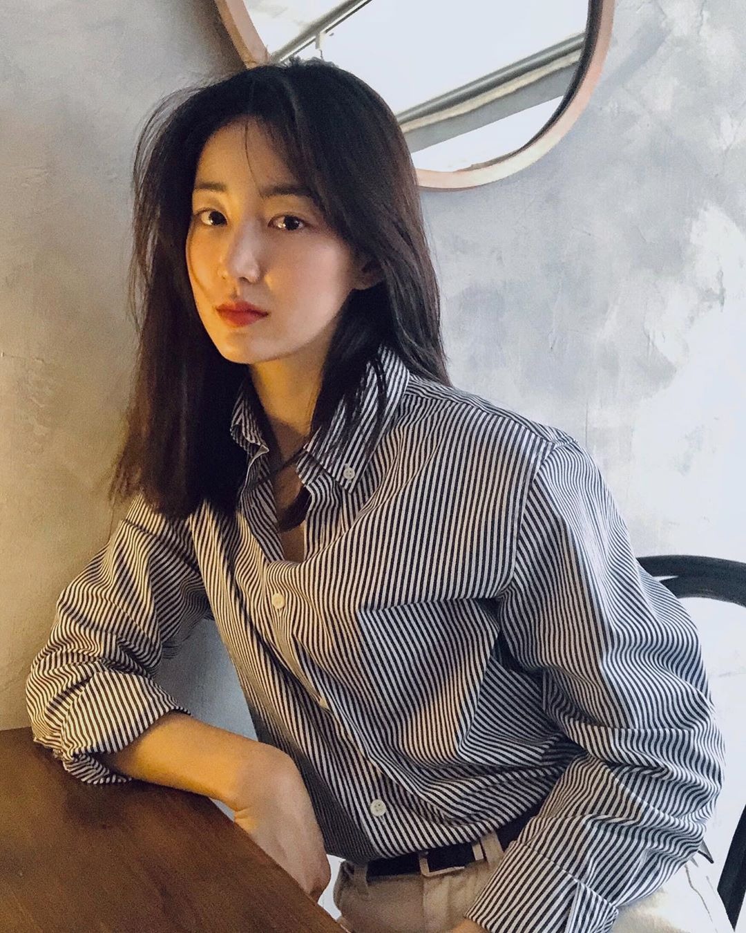 Mỹ nhân từ bỏ hào quang showbiz đi làm TVHK: Nhan sắc nhìn 1 lần là vấn vương, style đơn giản mà đẹp đỉnh- Ảnh 4.