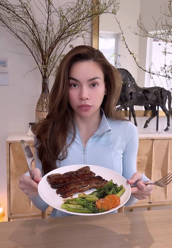 Hồ Ngọc Hà tiết lộ thực đơn xuống 2kg trong 3 tuần, "độ" dáng đón Tết: Da căng mọng, dáng vẫn xinh nhờ 1 loại thịt và 1 nước- Ảnh 4.
