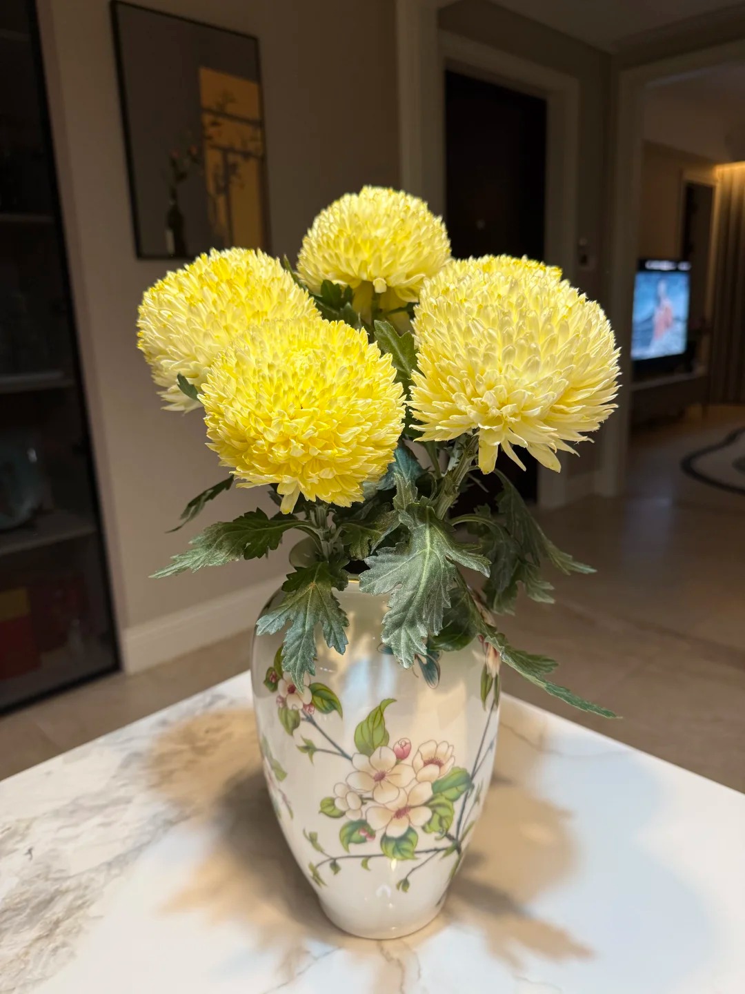 Chi hơn 300k rước bình hoa "khổng lồ" về nhà: Loài hoa định nghĩa lại hai chữ "phú quý" cho phòng khách ngày xuân - Ảnh 34. Chi hơn 300k rước bình hoa "khổng lồ" về nhà: Loài hoa định nghĩa lại hai chữ "phú quý" cho phòng khách ngày xuân - Ảnh 34.