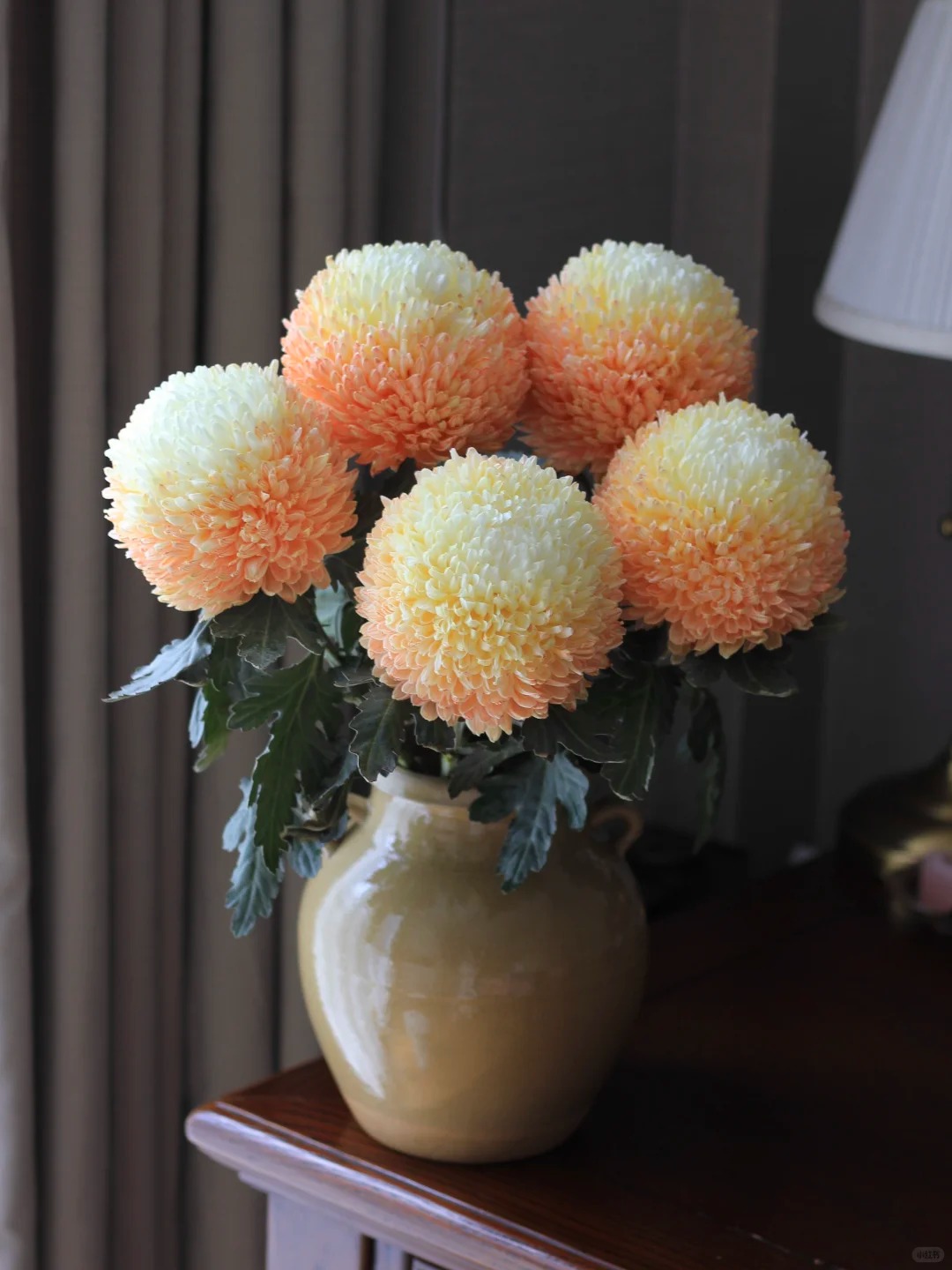 Chi hơn 300k rước bình hoa "khổng lồ" về nhà: Loài hoa định nghĩa lại hai chữ "phú quý" cho phòng khách ngày xuân - Ảnh 37. Chi hơn 300k rước bình hoa "khổng lồ" về nhà: Loài hoa định nghĩa lại hai chữ "phú quý" cho phòng khách ngày xuân - Ảnh 37.