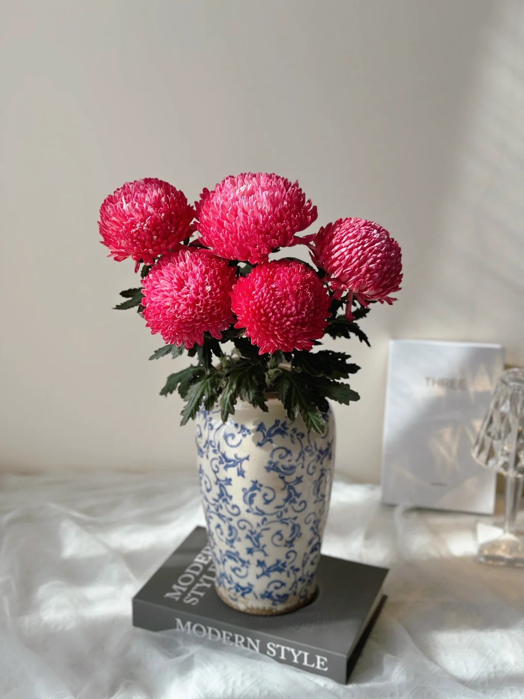 Chi hơn 300k rước bình hoa "khổng lồ" về nhà: Loài hoa định nghĩa lại hai chữ "phú quý" cho phòng khách ngày xuân - Ảnh 20. Chi hơn 300k rước bình hoa "khổng lồ" về nhà: Loài hoa định nghĩa lại hai chữ "phú quý" cho phòng khách ngày xuân - Ảnh 20.