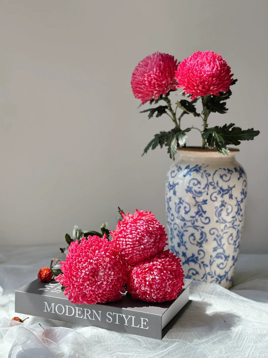 Chi hơn 300k rước bình hoa "khổng lồ" về nhà: Loài hoa định nghĩa lại hai chữ "phú quý" cho phòng khách ngày xuân - Ảnh 21. Chi hơn 300k rước bình hoa "khổng lồ" về nhà: Loài hoa định nghĩa lại hai chữ "phú quý" cho phòng khách ngày xuân - Ảnh 21.