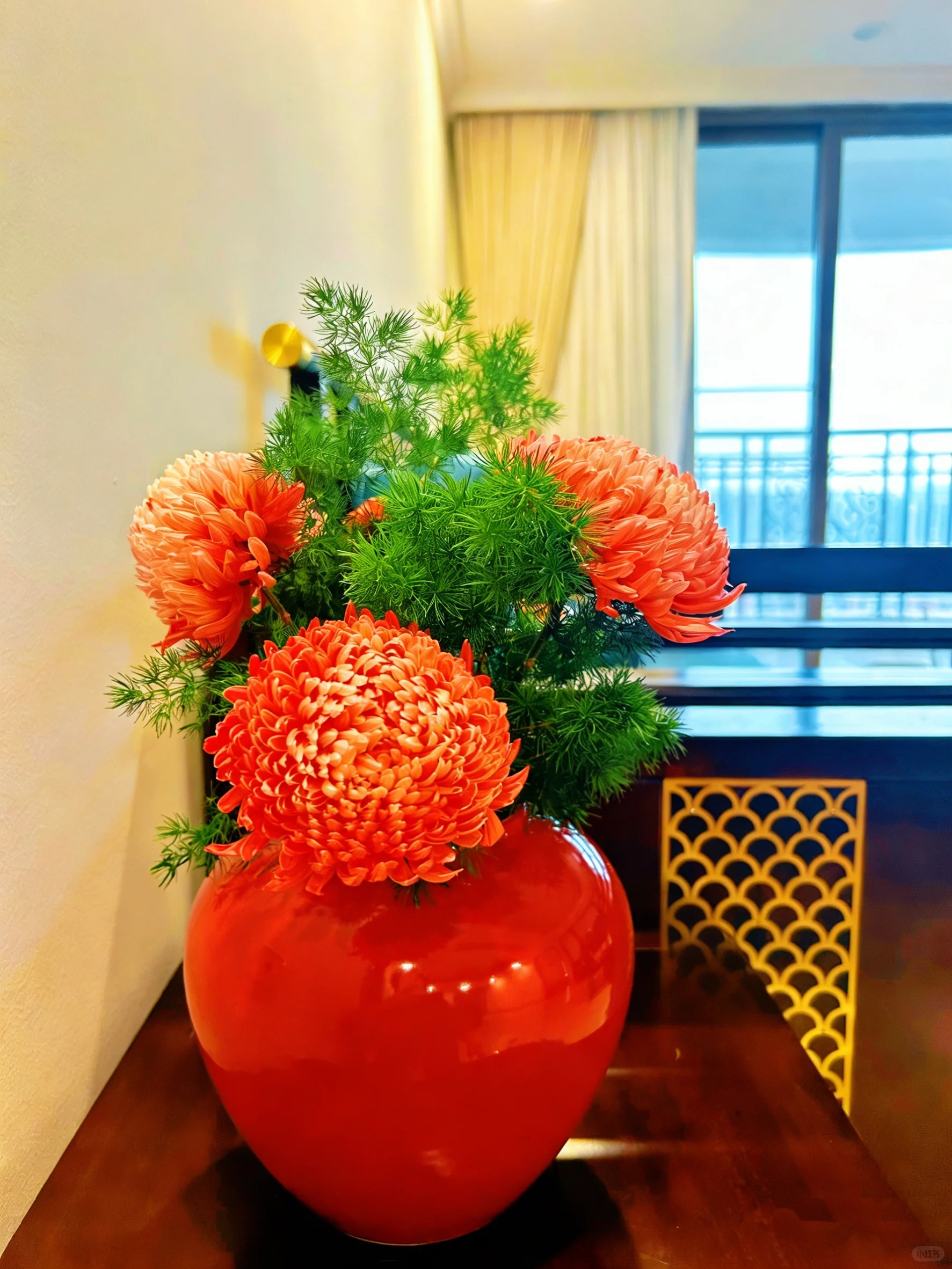 Chi hơn 300k rước bình hoa "khổng lồ" về nhà: Loài hoa định nghĩa lại hai chữ "phú quý" cho phòng khách ngày xuân - Ảnh 18. Chi hơn 300k rước bình hoa "khổng lồ" về nhà: Loài hoa định nghĩa lại hai chữ "phú quý" cho phòng khách ngày xuân - Ảnh 18.