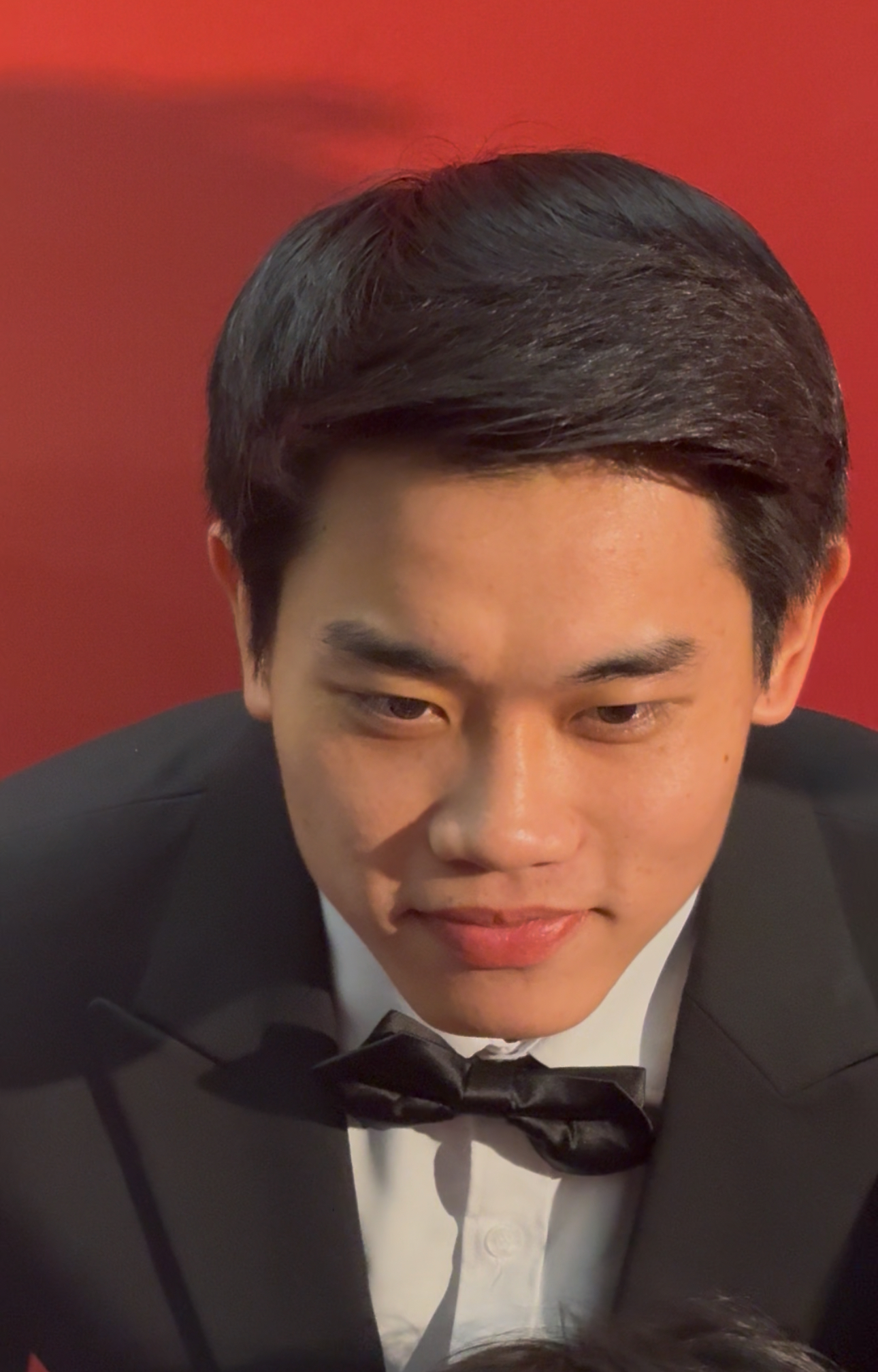 Á hậu cũng mê Đình Bắc như thường, hoá fan girl khi hotboy U23 Việt Nam diện vest bảnh bao khoe visual phát sáng- Ảnh 5.