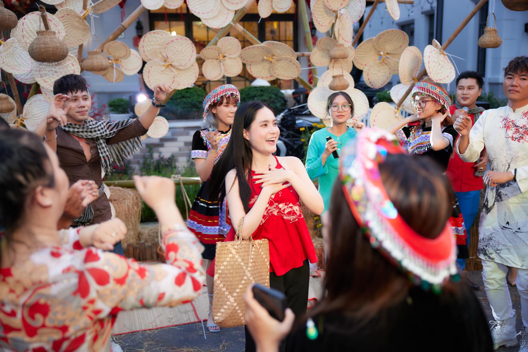 Gần Tết, Đoàn Di Băng "đột ngột quay lại" theo cách không ai nghĩ đến - Ảnh 3.