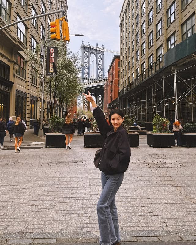 Mỹ nhân từ bỏ hào quang showbiz đi làm TVHK: Nhan sắc nhìn 1 lần là vấn vương, style đơn giản mà đẹp đỉnh- Ảnh 5.