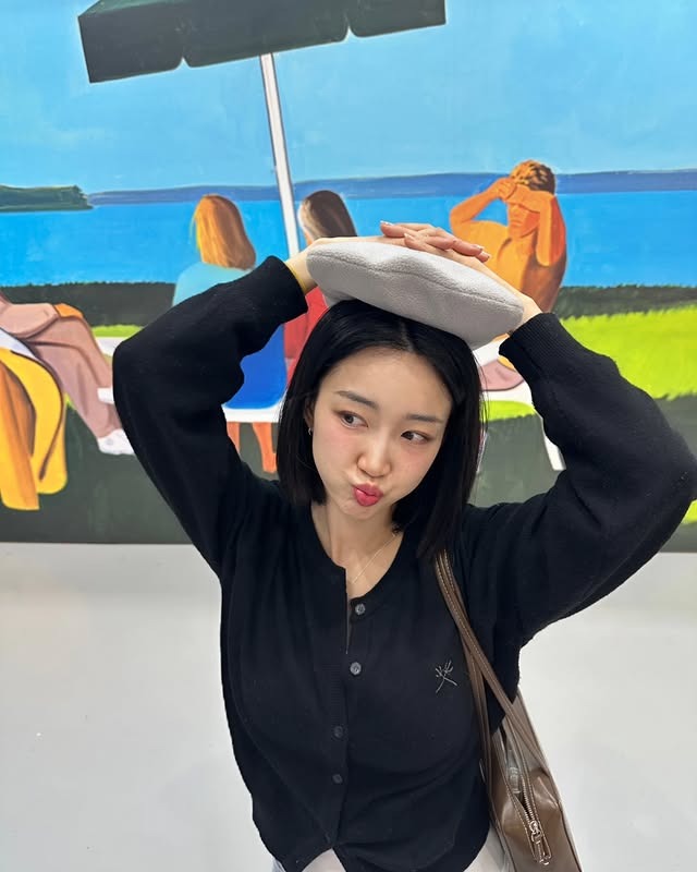 Mỹ nhân từ bỏ hào quang showbiz đi làm TVHK: Nhan sắc nhìn 1 lần là vấn vương, style đơn giản mà đẹp đỉnh- Ảnh 10.