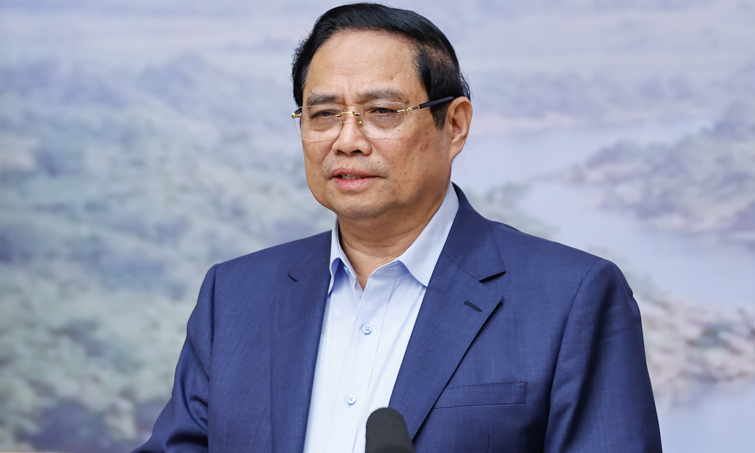 Thủ tướng: Dứt khoát không chia nhỏ gói thầu, tránh việc 'quân xanh, quân đỏ'- Ảnh 1.