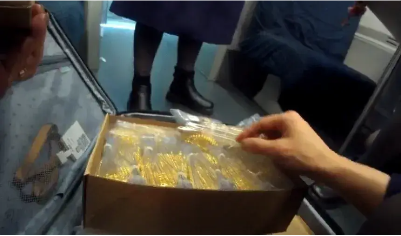 Nhân viên quên vali “không ai dám bê một mình” trên tàu cao tốc: Thứ bên trong có giá trị gần 2.000 tỷ - Ảnh 1.