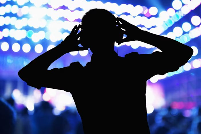 Ngày tàn của ca sĩ: 60.000 bài hát AI mới mỗi ngày được tải lên trên một nền tảng, 97% người nghe không phân biệt được thật giả- Ảnh 3.