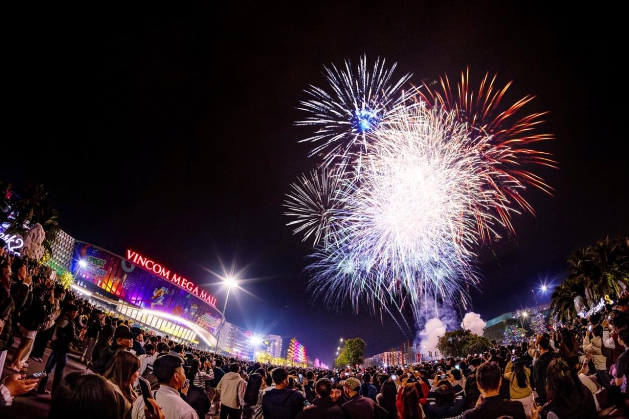 Vinhomes lãi kỷ lục 1,6 tỷ USD, doanh thu 7 tỷ USD và "núi tiền" 7,1 tỷ USD chưa ghi nhận- Ảnh 1.