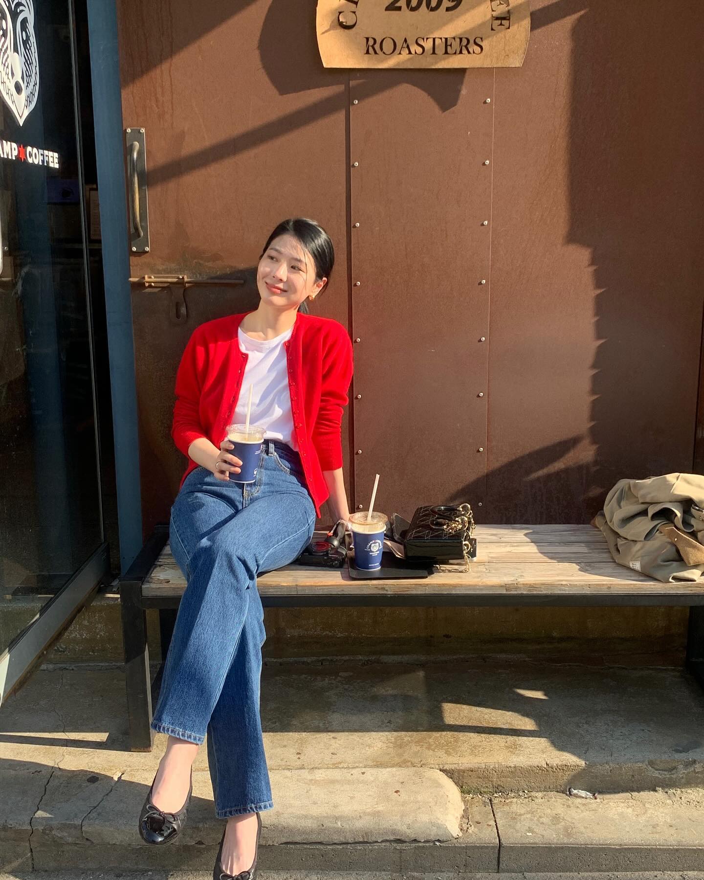 Thời tiết này là phải mặc áo cardigan với 5 cách mix sành điệu mọi hoàn cảnh- Ảnh 3.