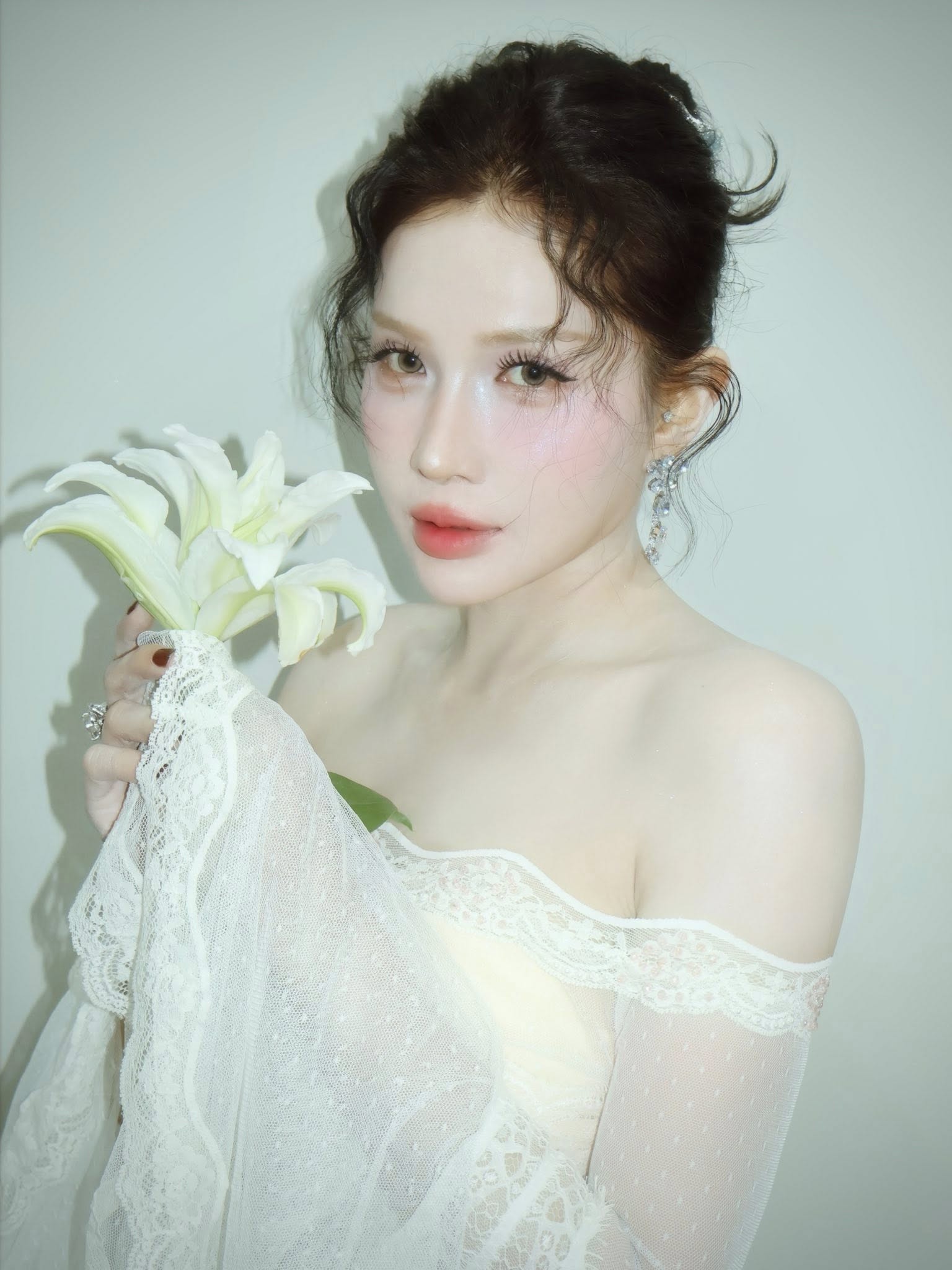 Xôn xao clip Khả Như đi thử váy cưới, chuẩn bị kết hôn với Huỳnh Phương?- Ảnh 2. Xôn xao clip Khả Như đi thử váy cưới, chuẩn bị kết hôn với Huỳnh Phương?- Ảnh 2.