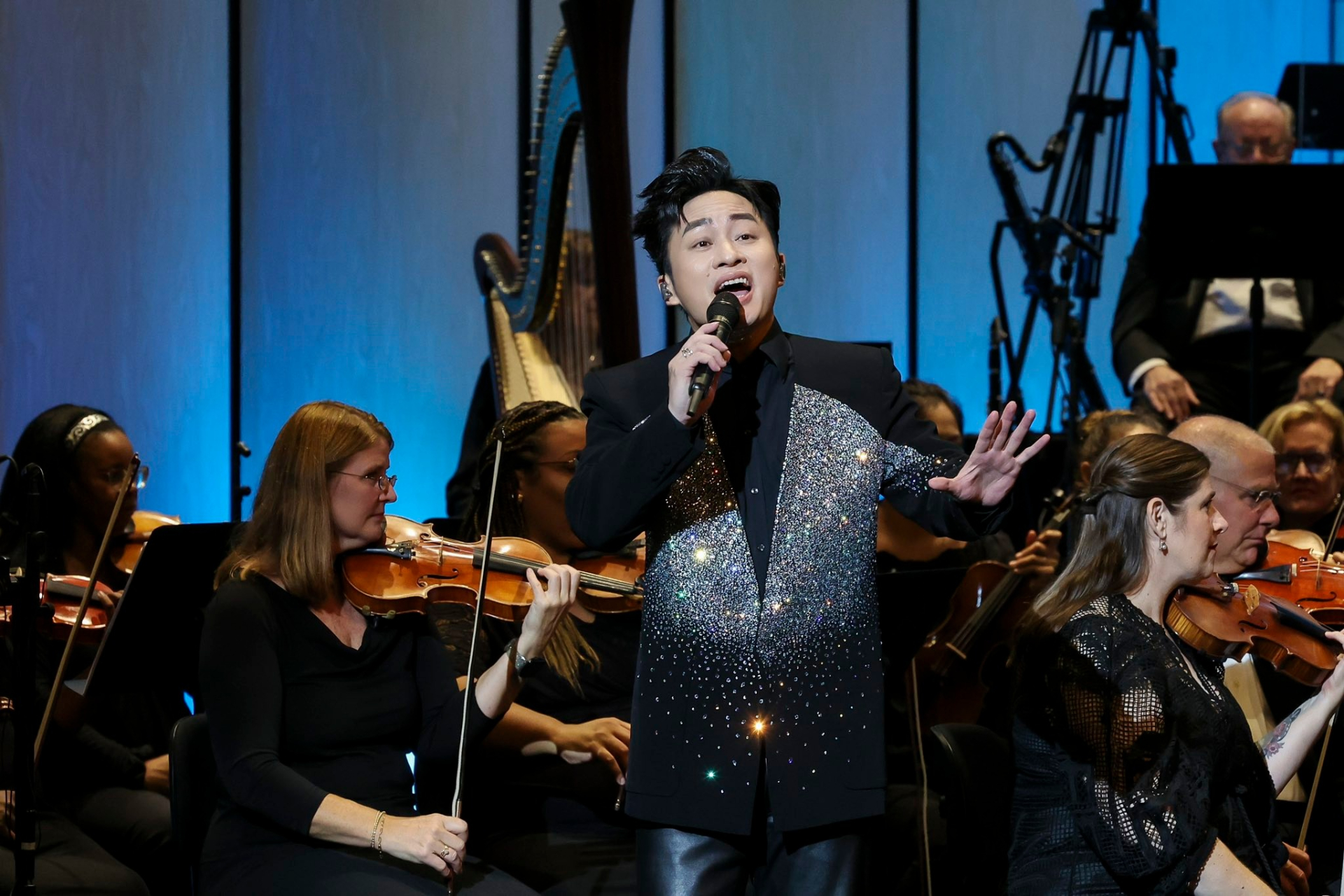 Nam ca sĩ Việt được bộ VH-TT-DL vinh danh: Cất giọng ai nghe cũng "khiếp vía", cứ hát nhạc trẻ viral rần rần- Ảnh 5.