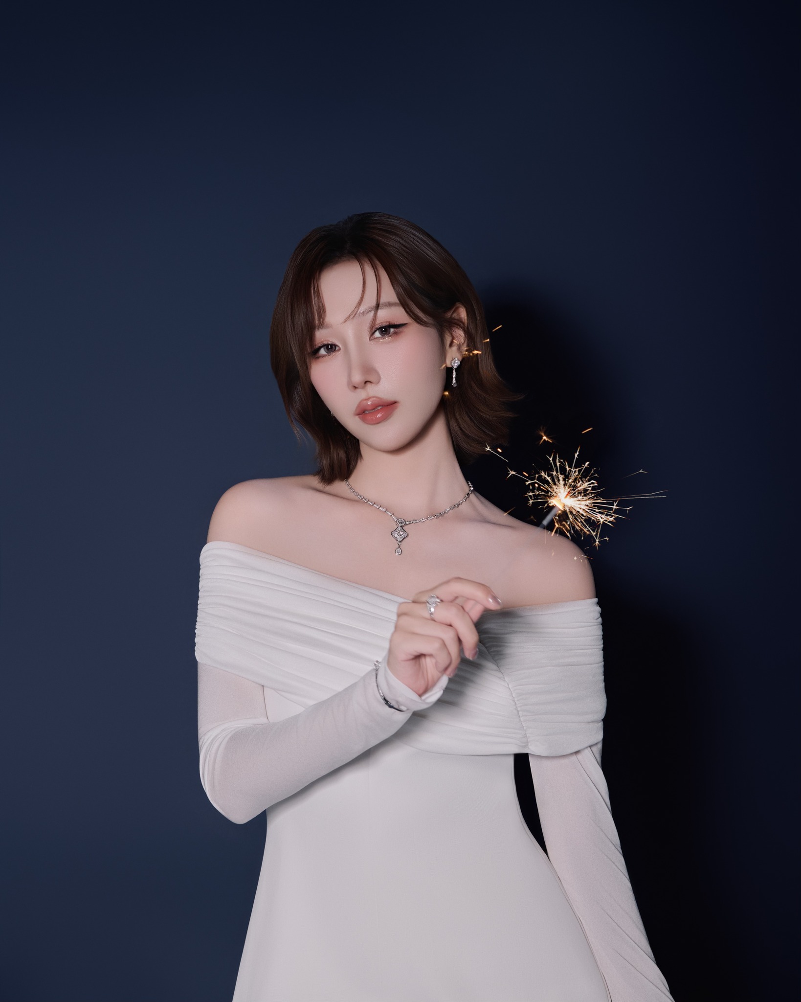 Mỹ nhân Việt nhiều lần gây sốt Trung Quốc: Cứ ra nhạc là có hit, là nghệ sĩ nữ nhiều MV trăm triệu view nhất showbiz- Ảnh 3.