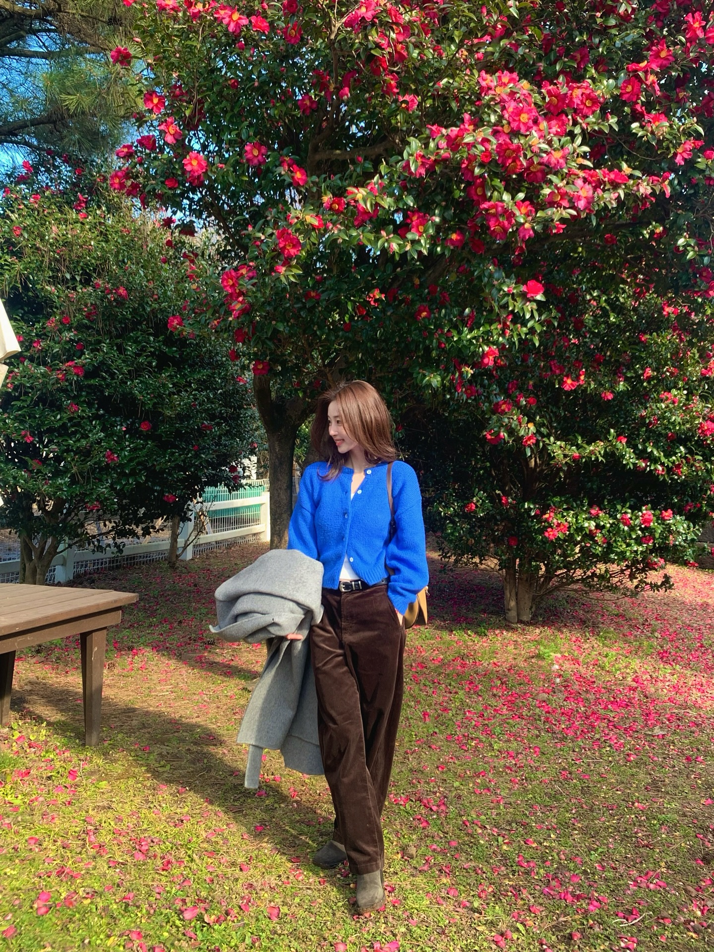 Thời tiết này là phải mặc áo cardigan với 5 cách mix sành điệu mọi hoàn cảnh- Ảnh 7.