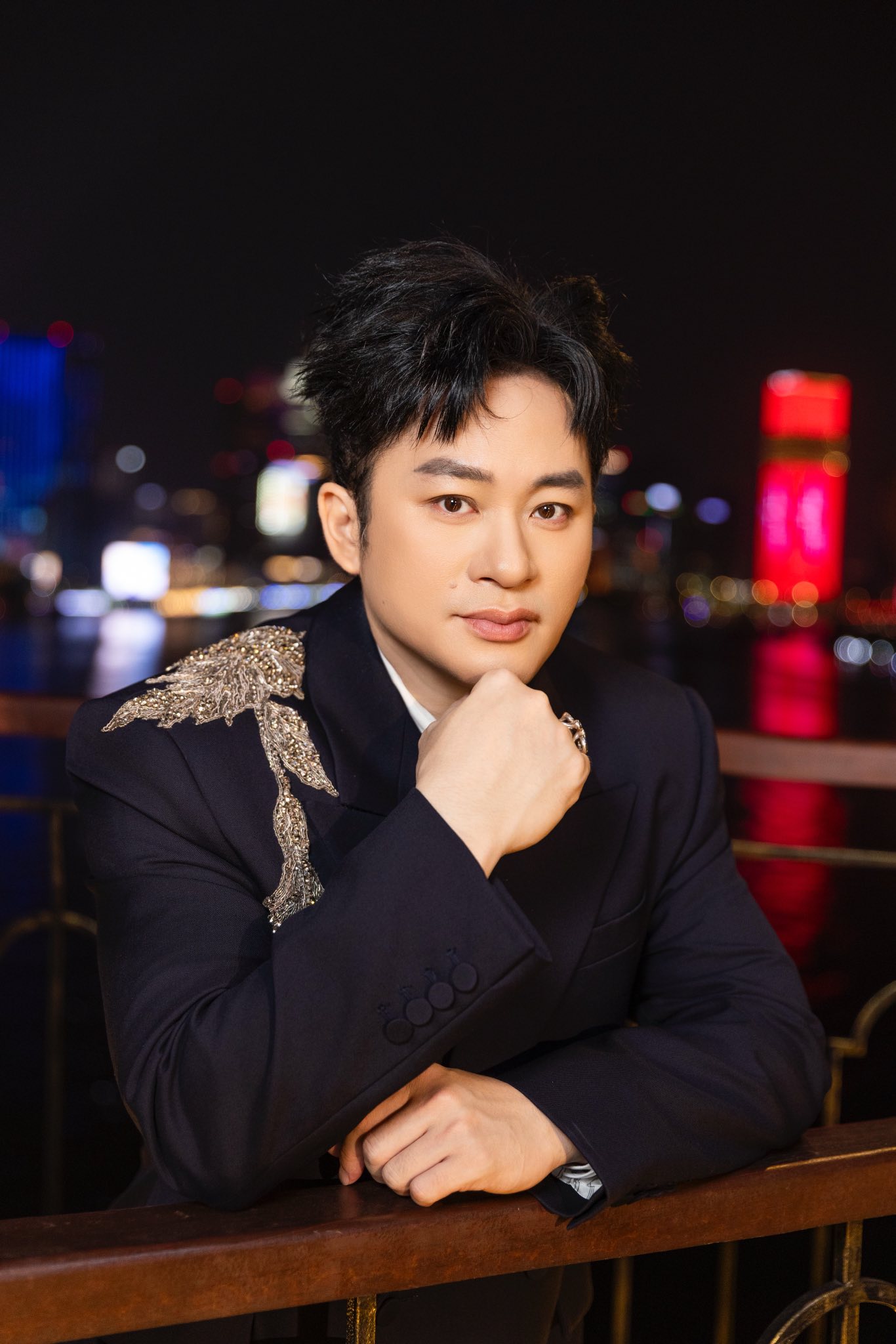 Nam ca sĩ Việt được bộ VH-TT-DL vinh danh: Cất giọng ai nghe cũng "khiếp vía", cứ hát nhạc trẻ viral rần rần- Ảnh 1.