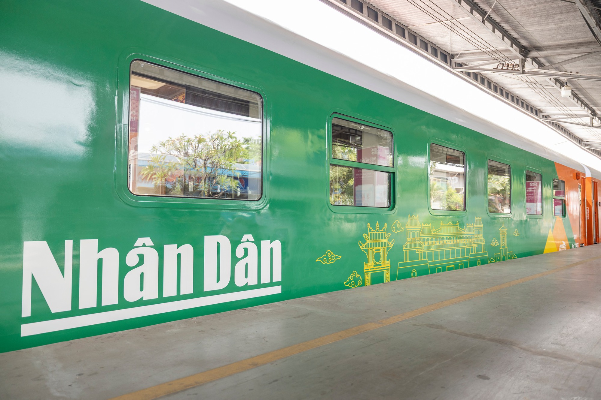 Chuyến tàu mới nhất của đường sắt Việt Nam: Mới chạy được 1 ngày, không gian trên tàu gây chú ý - Ảnh 3.