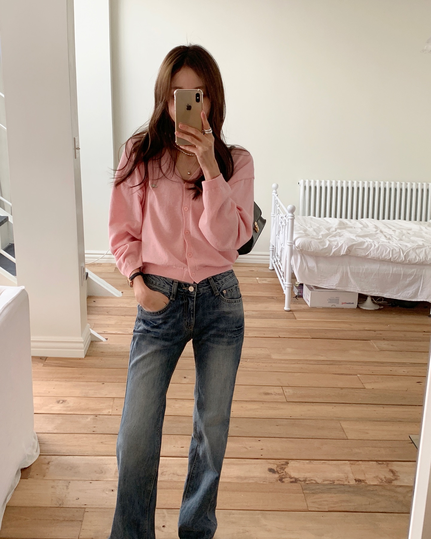 Thời tiết này là phải mặc áo cardigan với 5 cách mix sành điệu mọi hoàn cảnh- Ảnh 4.