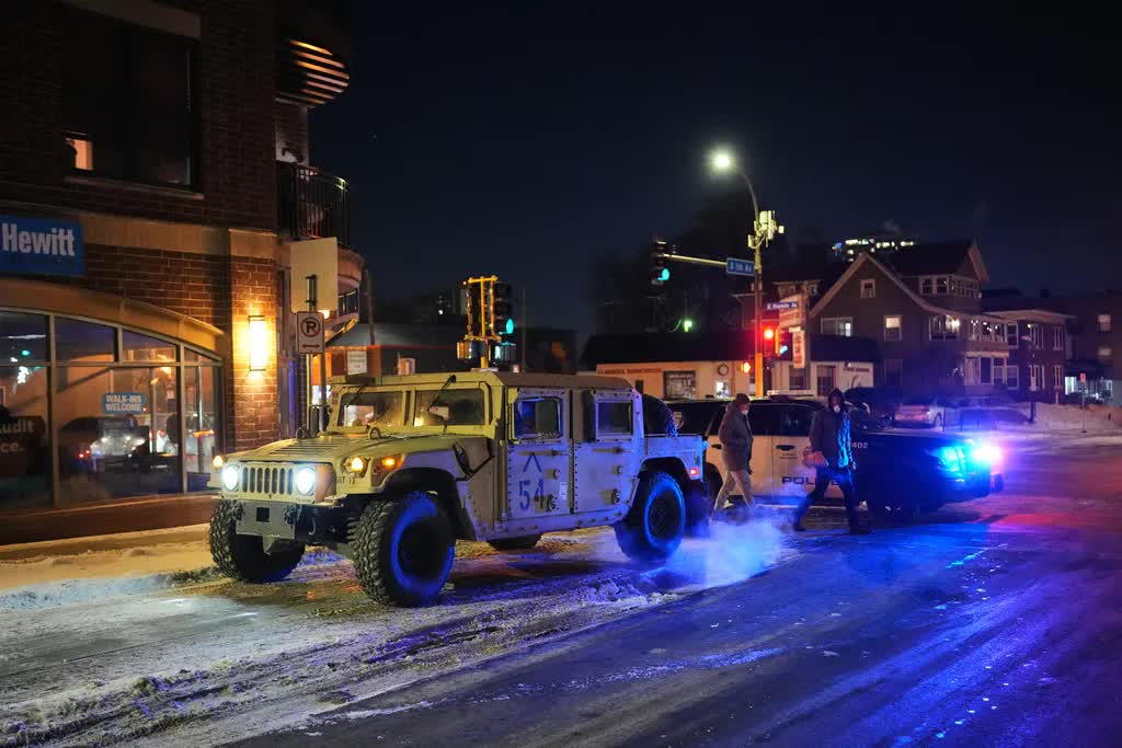 Chính quyền Tổng thống Trump chi ngân sách “khủng” để triển khai Vệ binh Quốc gia- Ảnh 2. Chính quyền Tổng thống Trump chi ngân sách “khủng” để triển khai Vệ binh Quốc gia- Ảnh 2.