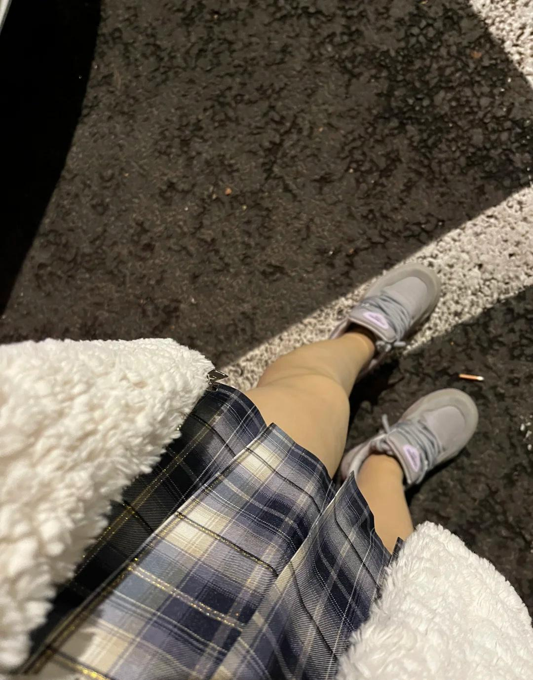 Dọn nửa tủ quần áo mới ngộ ra: 8 kiểu đồ “nhìn thì mê” nhưng mặc cực khó - mua về chỉ tổ phí tiền- Ảnh 3. Dọn nửa tủ quần áo mới ngộ ra: 8 kiểu đồ “nhìn thì mê” nhưng mặc cực khó - mua về chỉ tổ phí tiền- Ảnh 3.