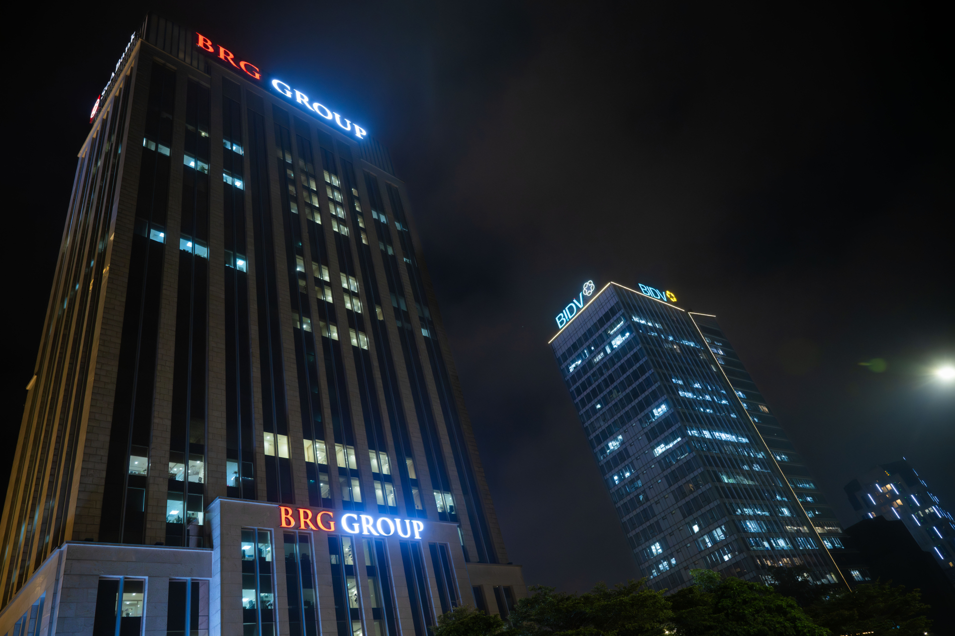 Chùm ảnh, clip: 10 giờ đêm, các toà nhà văn phòng ở Hà Nội vẫn sáng đèn, nhân viên tăng ca đến 0 giờ- Ảnh 11.