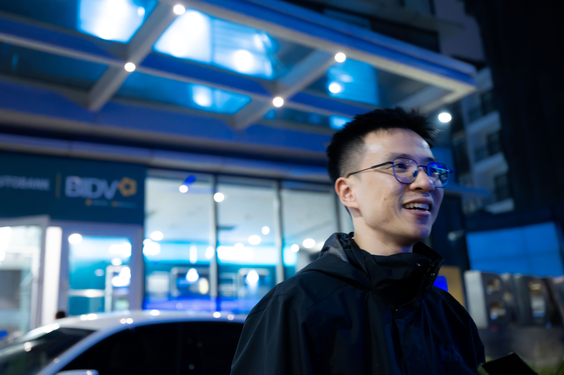 Chùm ảnh, clip: 10 giờ đêm, các toà nhà văn phòng ở Hà Nội vẫn sáng đèn, nhân viên tăng ca đến 0 giờ- Ảnh 4.