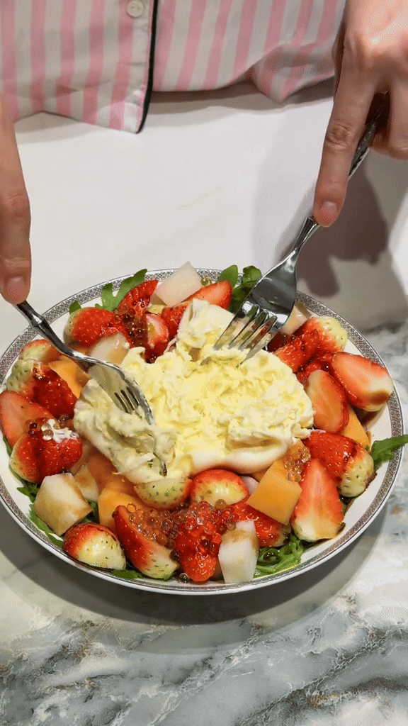 Đỗ Hà bị Viết Vương giật spotlight, đu trend làm salad nhưng dân mạng chỉ chú ý đến điều này- Ảnh 7. Đỗ Hà bị Viết Vương giật spotlight, đu trend làm salad nhưng dân mạng chỉ chú ý đến điều này- Ảnh 7.