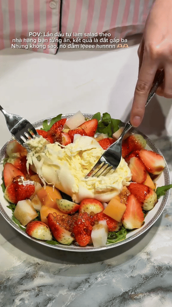 Đỗ Hà bị Viết Vương giật spotlight, đu trend làm salad nhưng dân mạng chỉ chú ý đến điều này- Ảnh 4. Đỗ Hà bị Viết Vương giật spotlight, đu trend làm salad nhưng dân mạng chỉ chú ý đến điều này- Ảnh 4.