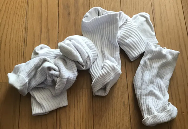 Giặt tất lộn trái hay lộn phải mới đúng?- Ảnh 2.