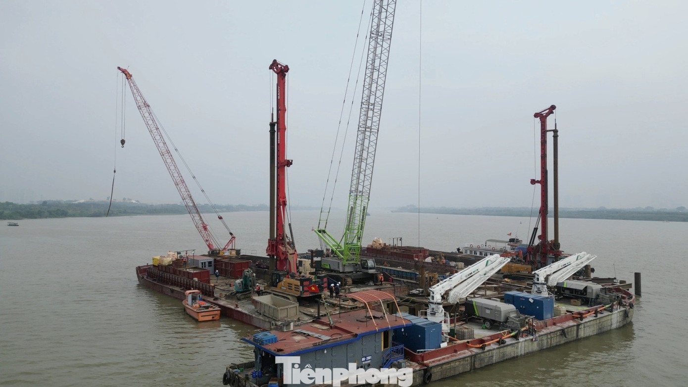 Cầu Ngọc Hồi nối Hà Nội với Hưng Yên tăng tốc thi công hai trụ cầu tháp dây văng- Ảnh 1.