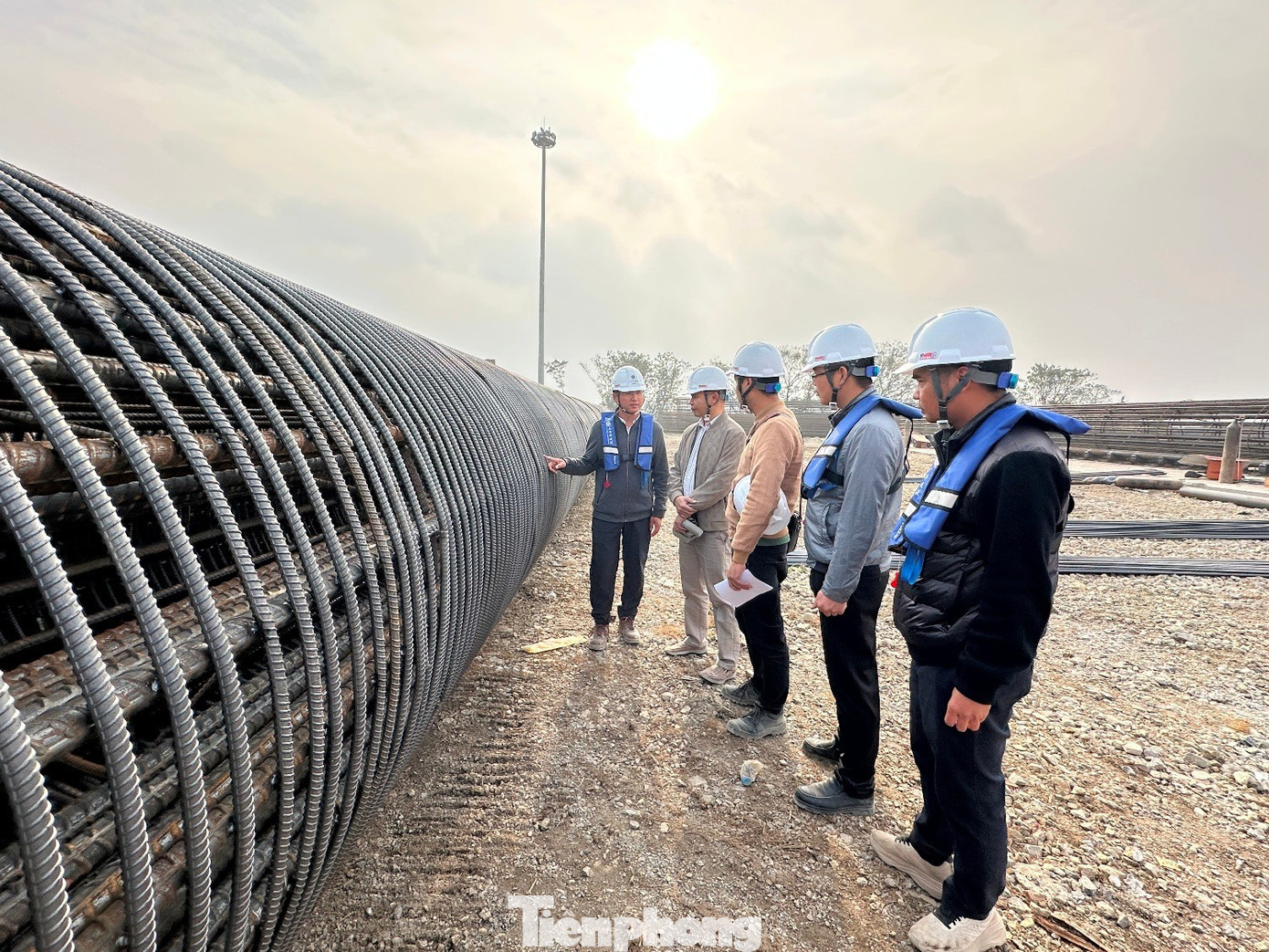 Cầu Ngọc Hồi nối Hà Nội với Hưng Yên tăng tốc thi công hai trụ cầu tháp dây văng- Ảnh 3.