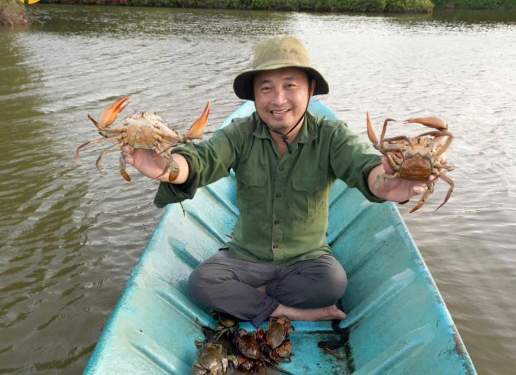 Giá cua Cà Mau tăng "phi mã" sát Tết, có loại chạm mốc 900.000 đồng/kg - Ảnh 1.