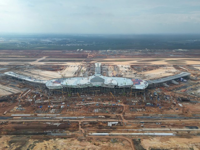 Siêu dự án 16 tỷ USD lớn nhất Việt Nam: 15.000 người "phủ kín" đại công trường ngày nghỉ lễ- Ảnh 3.