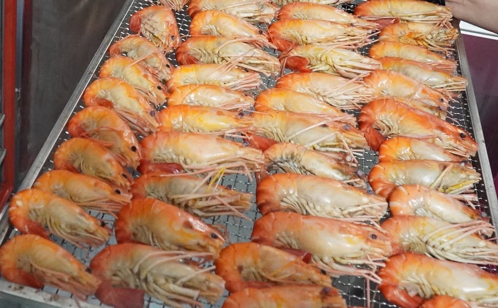 "Con tôm ôm cây lúa" chế biến thành đặc sản mới có giá bán 1 triệu đồng/kg - Ảnh 1.