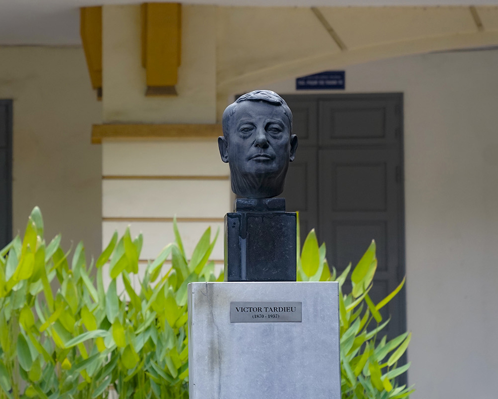 Ngôi trường "kiêu" nhất Hà Nội: Nằm ở khu vực trung tâm của thủ đô, sinh viên ai cũng ngầu đét!- Ảnh 3.