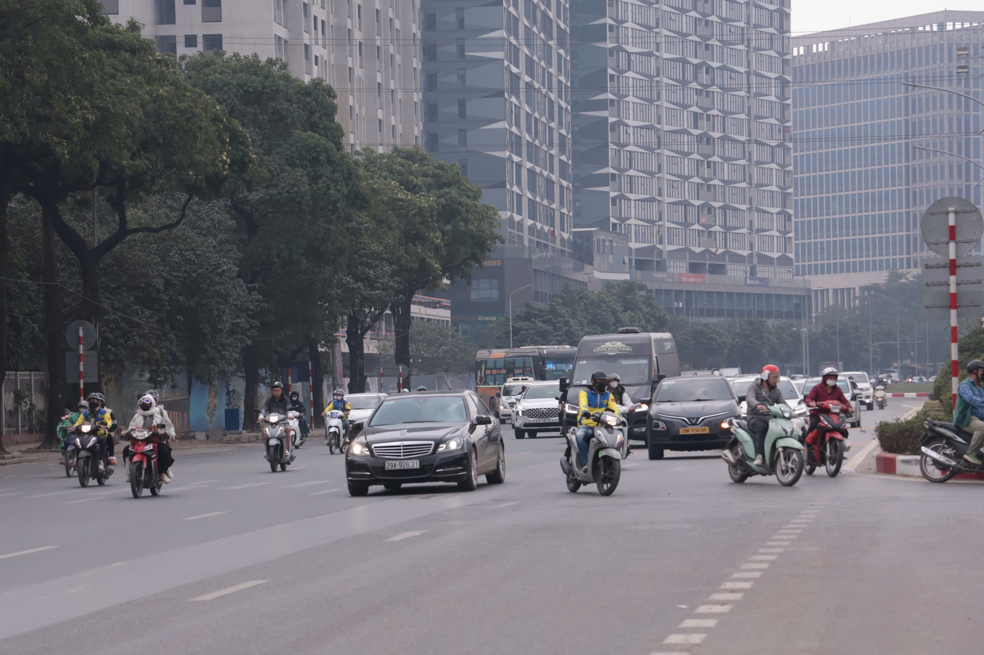 Nhiều tuyến đường ở Hà Nội ùn ứ sau kỳ nghỉ Tết Dương lịch 2026 - Ảnh 3. Nhiều tuyến đường ở Hà Nội ùn ứ sau kỳ nghỉ Tết Dương lịch 2026 - Ảnh 3.