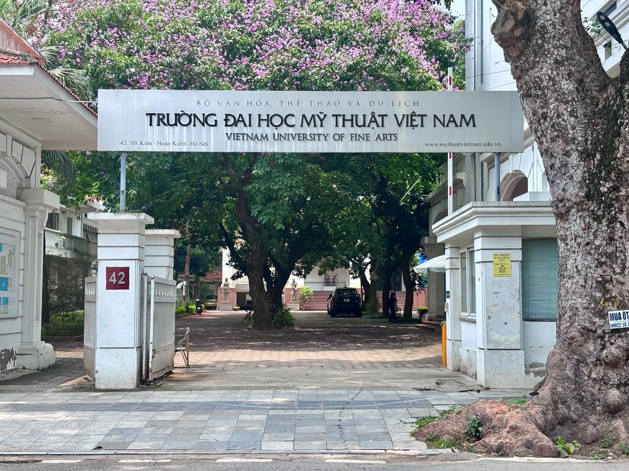 Ngôi trường "kiêu" nhất Hà Nội: Nằm ở khu vực trung tâm của thủ đô, sinh viên ai cũng ngầu đét!- Ảnh 1.