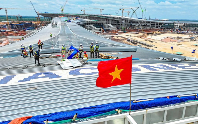 Siêu dự án 16 tỷ USD lớn nhất Việt Nam: 15.000 người "phủ kín" đại công trường ngày nghỉ lễ - Ảnh 1.