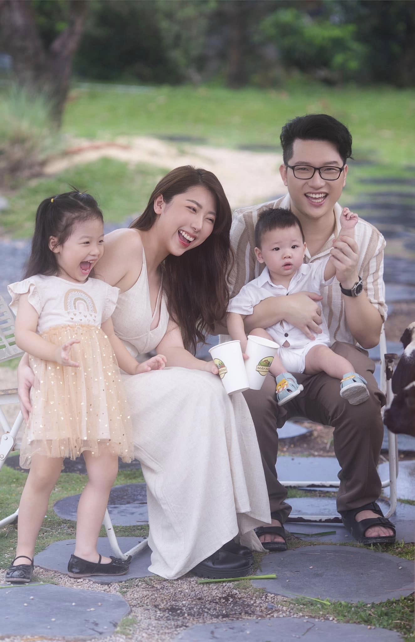 Em gái Trấn Thành lấy chồng ngoại quốc, đã sinh 2 con và quyết định sống kín tiếng- Ảnh 5. Em gái Trấn Thành lấy chồng ngoại quốc, đã sinh 2 con và quyết định sống kín tiếng- Ảnh 5.