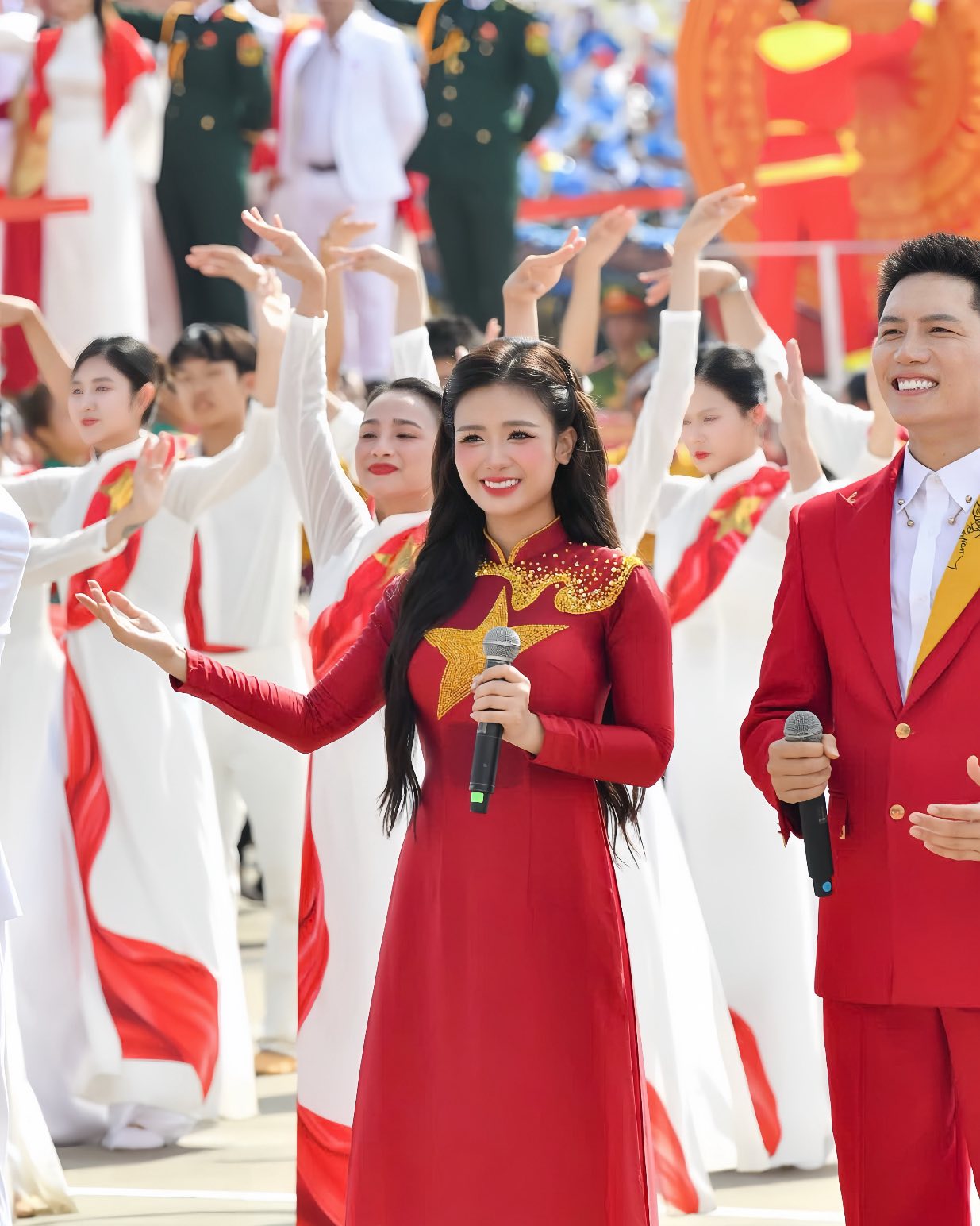 Giảng viên thanh nhạc đắt show nhất Việt Nam được Bộ Tư lệnh khen thưởng, sự nghiệp đi lên rực rỡ- Ảnh 5. Giảng viên thanh nhạc đắt show nhất Việt Nam được Bộ Tư lệnh khen thưởng, sự nghiệp đi lên rực rỡ- Ảnh 5.