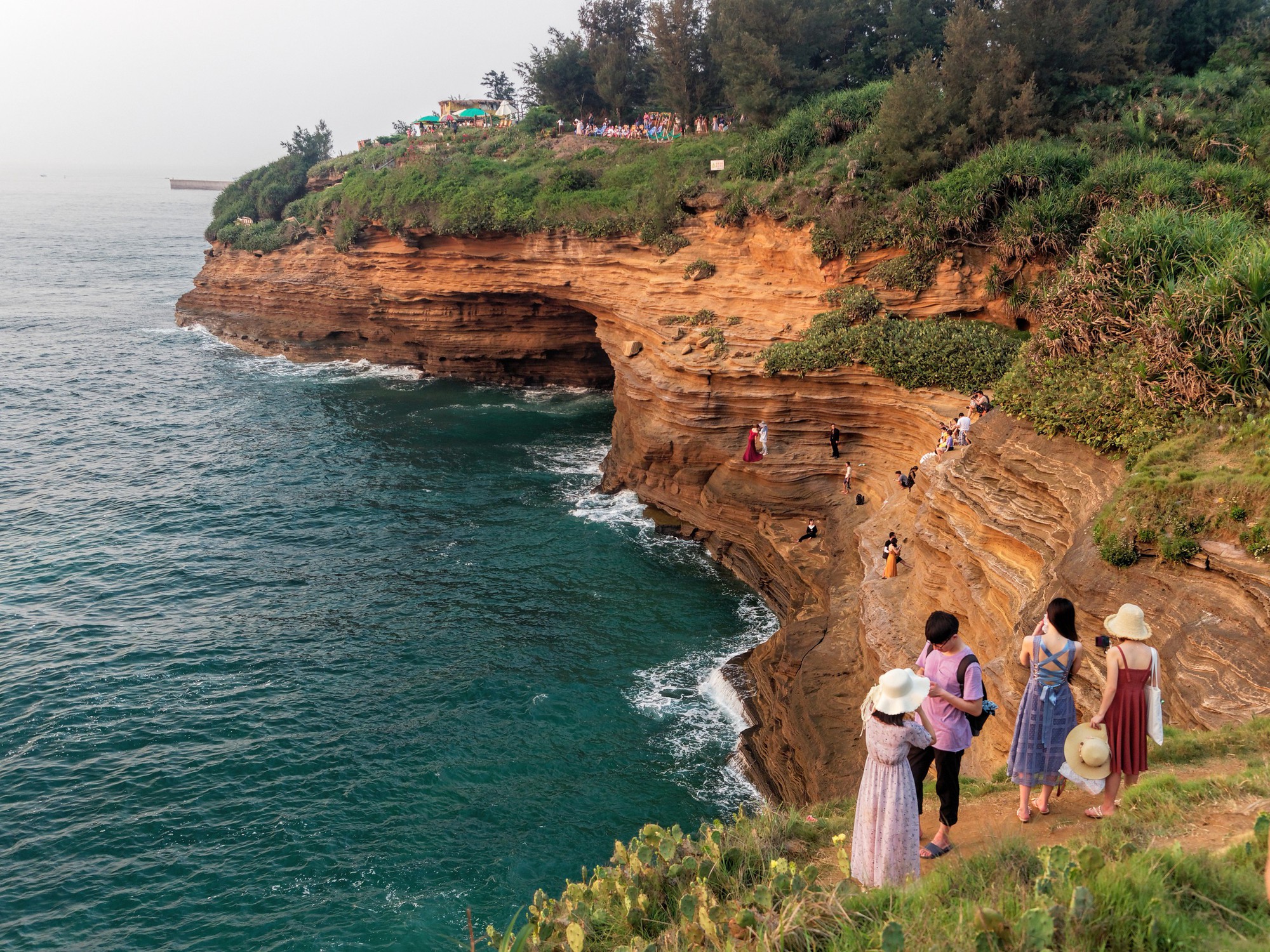 Sự thật về hòn đảo cảnh như phim, được quảng cáo "chỉ cần qua cửa khẩu Móng Cái": Nhiều người đã nhầm - Ảnh 10.