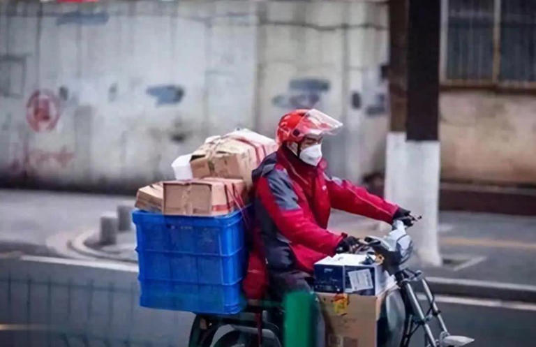 Nam shipper 39 tuổi bị tổn thương gan, bác sĩ khuyên: 3 kiểu ăn trưa nên bỏ ngay- Ảnh 1.