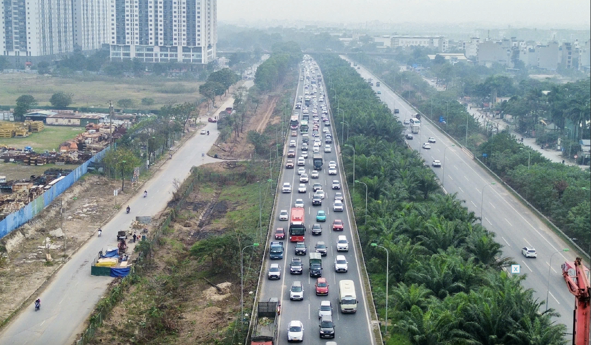 Nhiều tuyến đường ở Hà Nội ùn ứ sau kỳ nghỉ Tết Dương lịch 2026 - Ảnh 2. Nhiều tuyến đường ở Hà Nội ùn ứ sau kỳ nghỉ Tết Dương lịch 2026 - Ảnh 2.