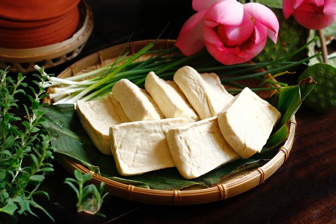 Đậu phụ - “kho canxi” rẻ tiền gấp 10 lần thịt bò: Ăn đều mùa đông giúp ruột khỏe, xương chắc, cholesterol giảm- Ảnh 1.