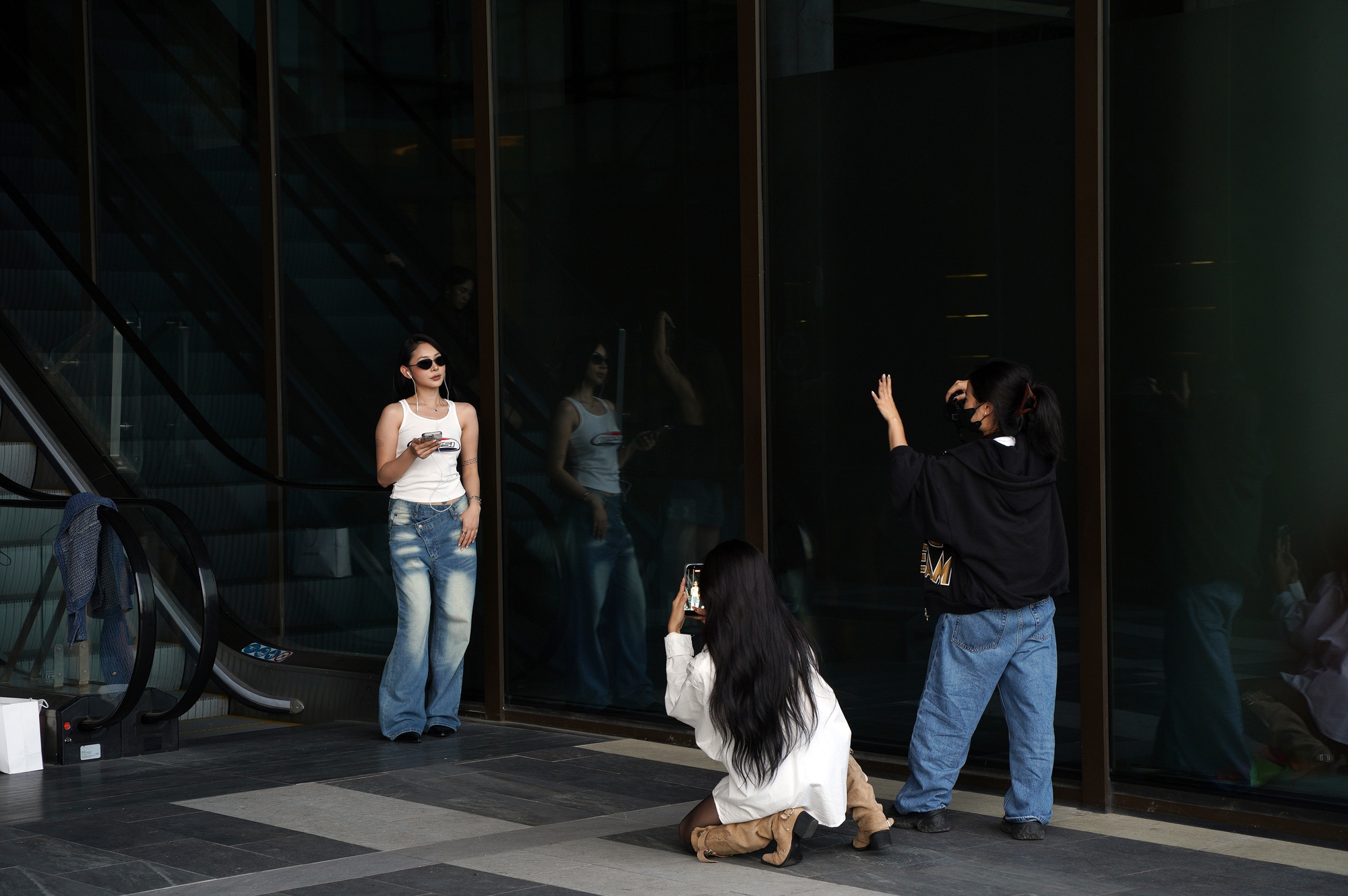 Tòa nhà cao thứ 3 TP.HCM lập tức soán ngôi đông khách nhất dịp lễ nhờ tung vườn hoa Tết khổng lồ- Ảnh 4.