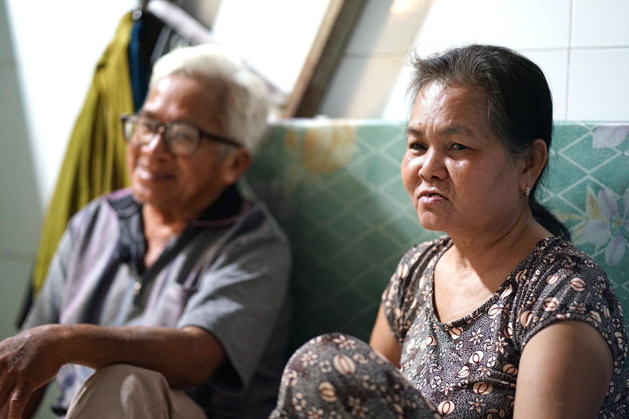 Câu chuyện bất ngờ phía sau chiếc xe trái cây vỡ nát của người đàn ông 64 tuổi một mình nuôi vợ bệnh ở TP.HCM- Ảnh 6.