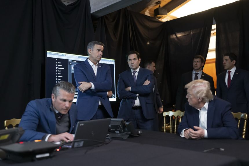 Trước khi bắt Tổng thống Venezuela, ông Donald Trump giả vờ suốt thời gian dài - Ảnh 1.