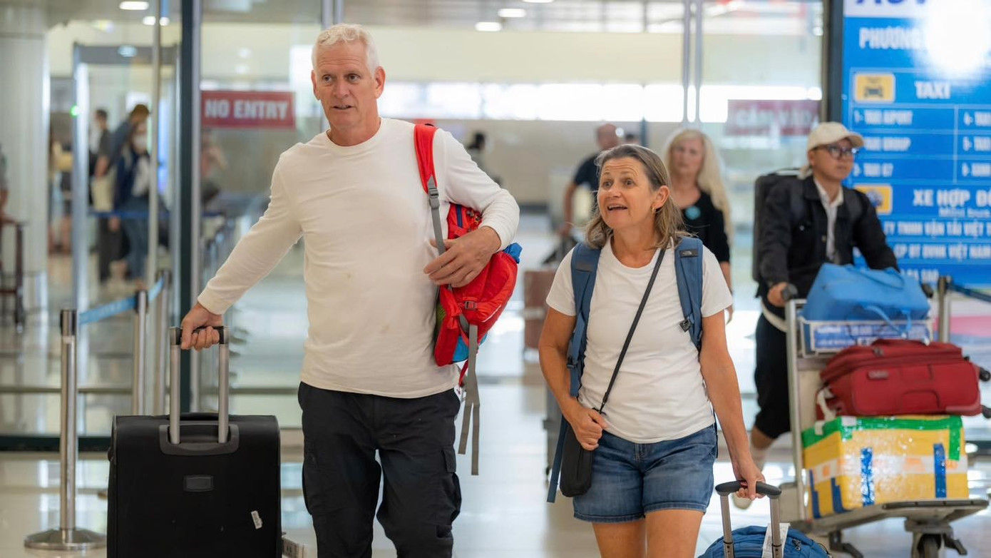 Lượng khách kỷ lục qua sân bay Nội Bài hôm nay- Ảnh 2.