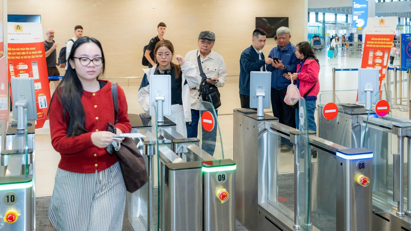 Lượng khách kỷ lục qua sân bay Nội Bài hôm nay- Ảnh 6.